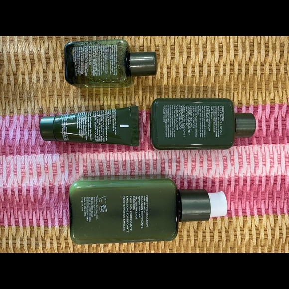 🌱 Origins Mega Mushroom Relief and Resilience 🌱 - Picture 3 of 4